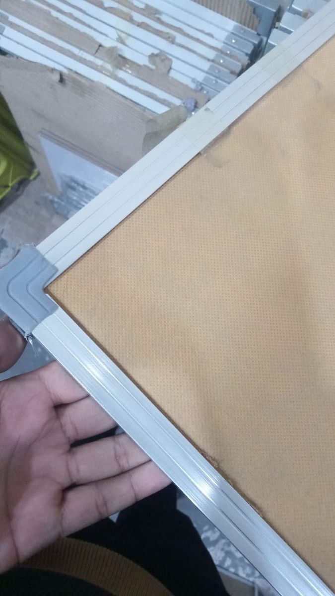 Magnetic whiteboard frame thickness quality check